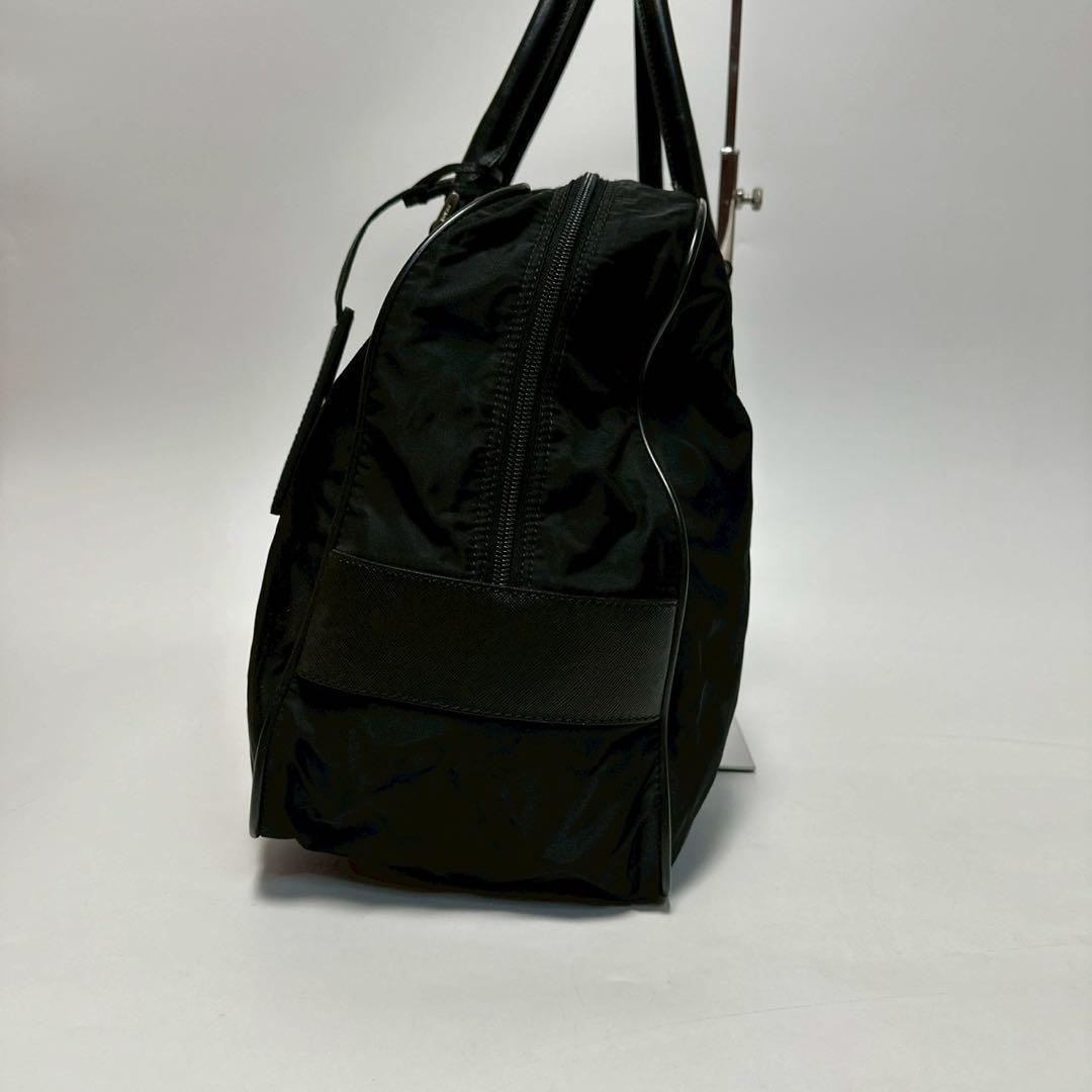 u35【近年モデル】保存袋付　プラダ　サフィアーノ　黒　南京錠　ハンドバッグ.