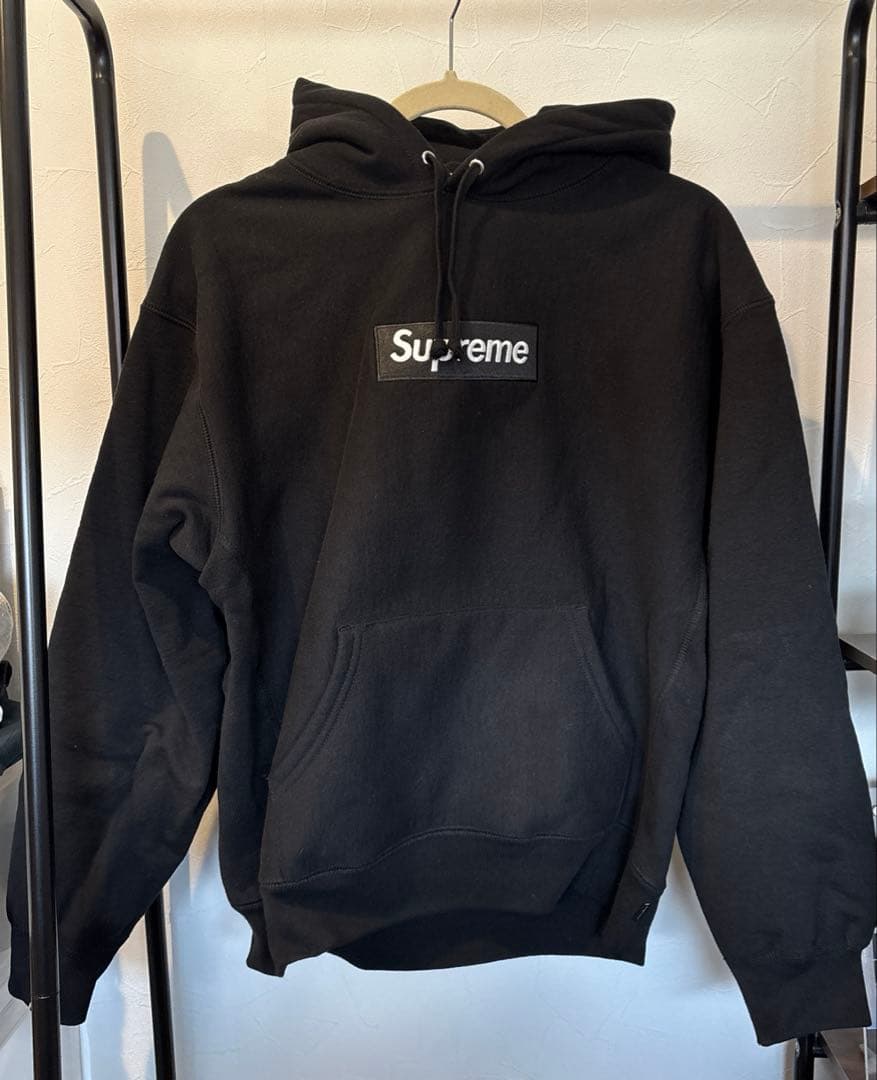 23FW ボックスロゴフーディー