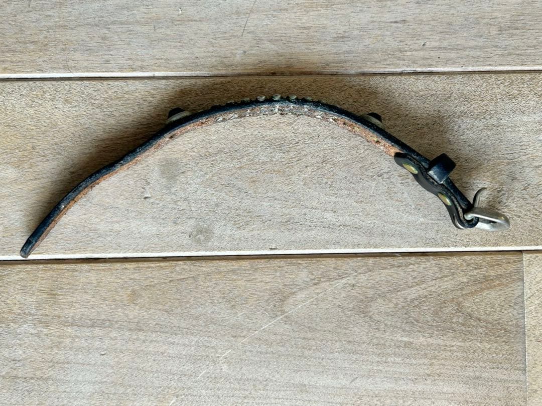 ウルフズヘッド　15mmスタッズリストバンド