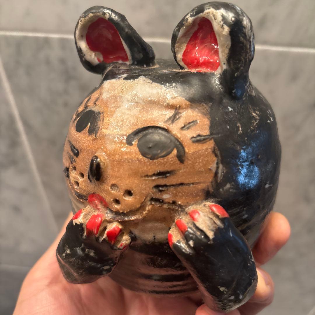 作家さんによるお茶目で可愛らしくとても雰囲気のある猫の陶器