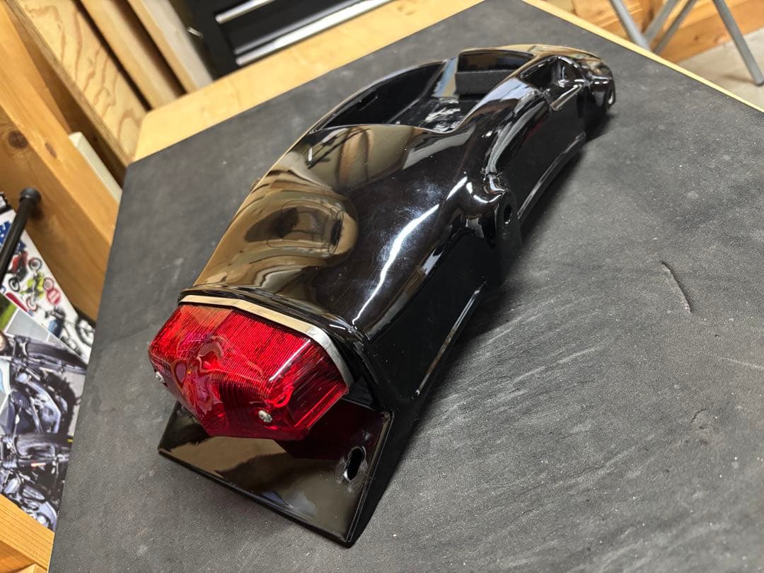 sr400 フェンダーレスキット　ライト付き