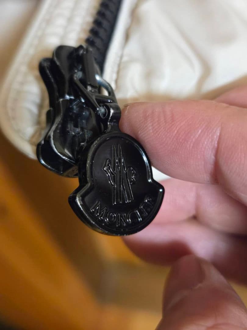 n*読様 300円オークション‼️モンクレール　　ジェノブリエッテ　ダウン　アイ