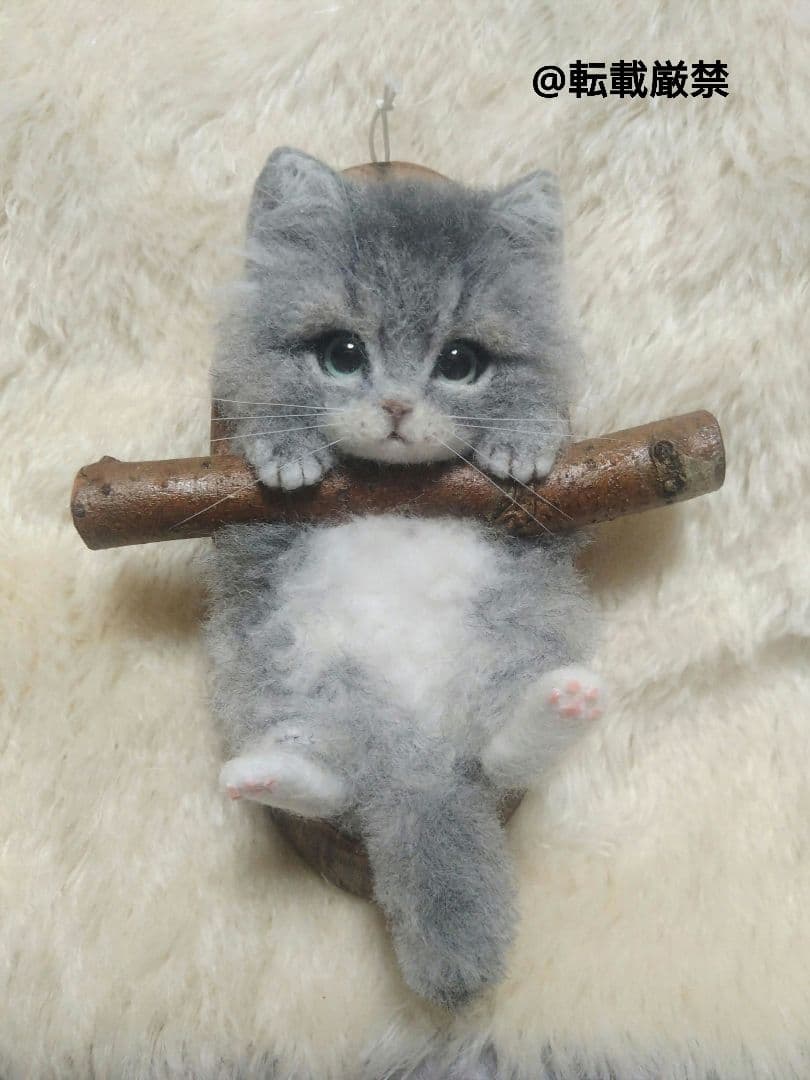 羊毛フェルト 猫 壁掛け ぶらさがり猫