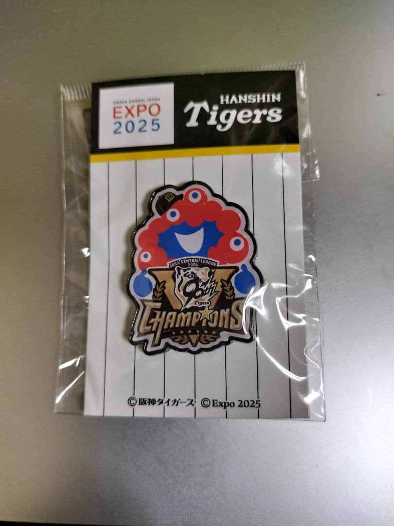 【期間限定品】阪神タイガース　ミャクミャクコラボ　ピンバッジ