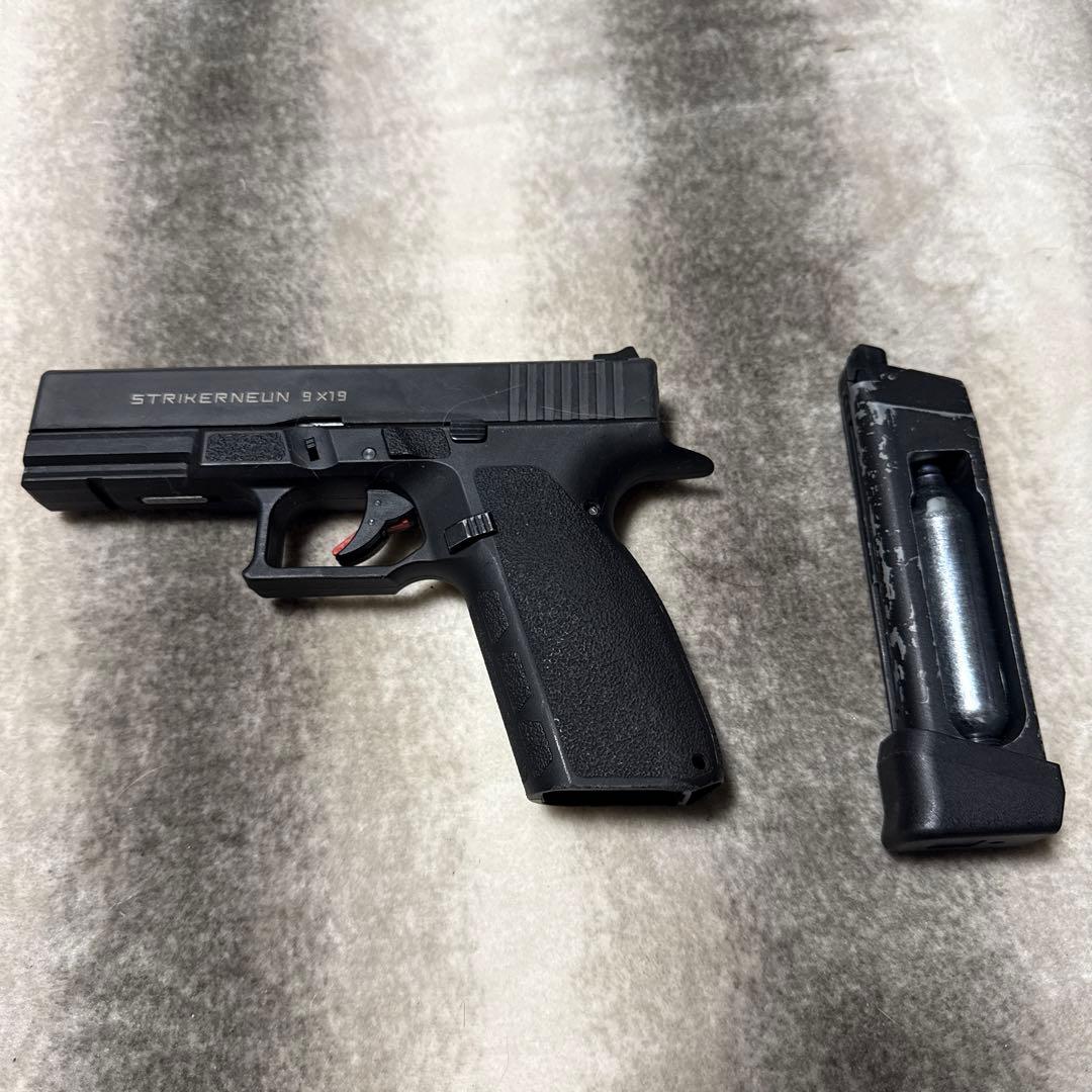 Carbon8 ストライカー9