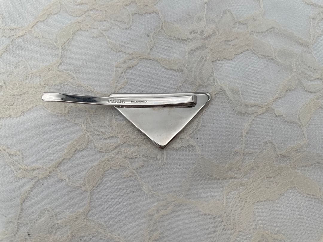 PRADA メタルヘアピン 三角形