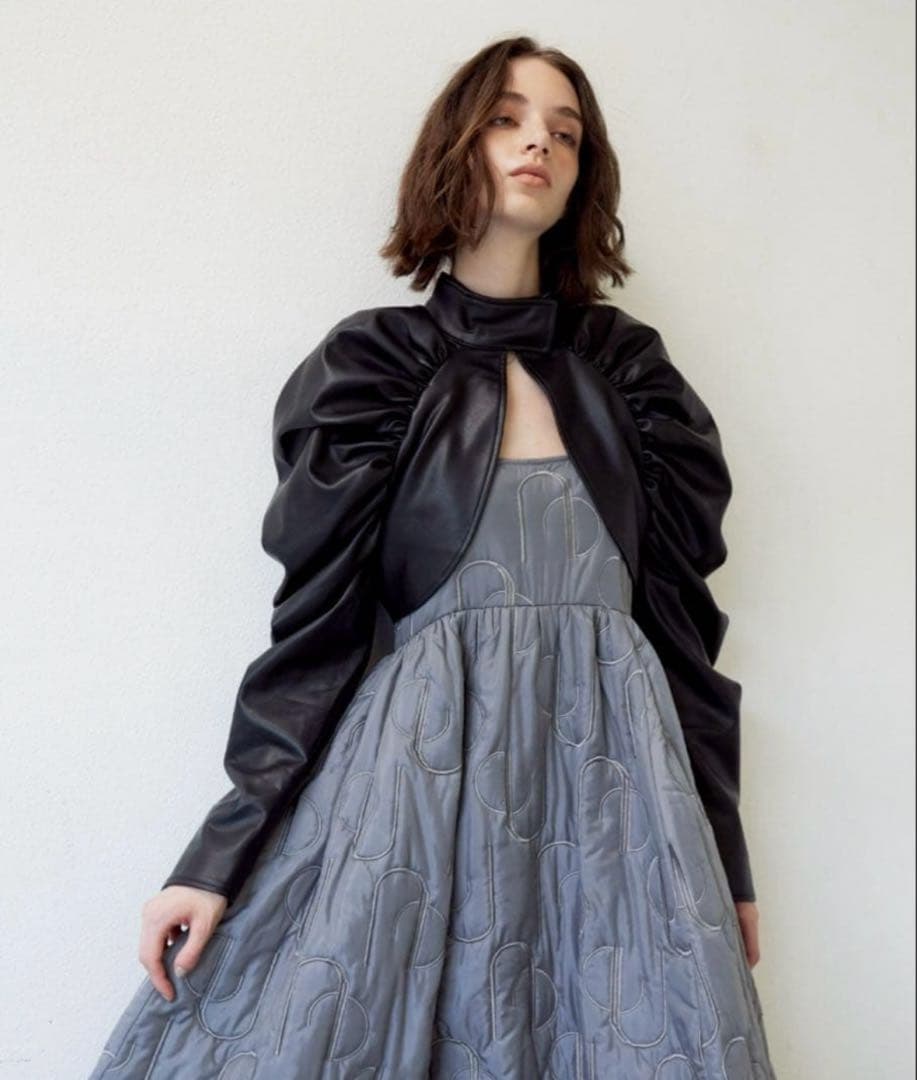 LA BELLE ETUDE ボリュームギャザーフェイクレザーボレロ