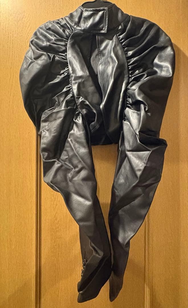 LA BELLE ETUDE ボリュームギャザーフェイクレザーボレロ