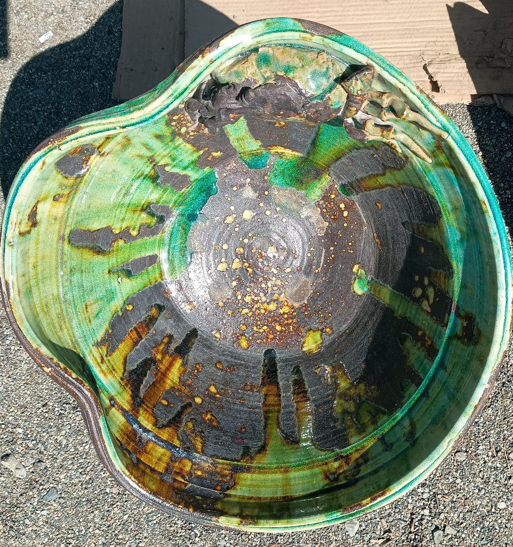 カニの装飾付き陶器製水鉢