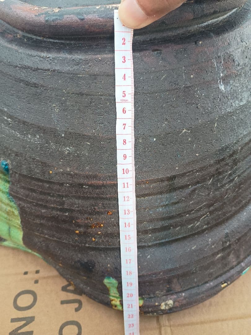 カニの装飾付き陶器製水鉢