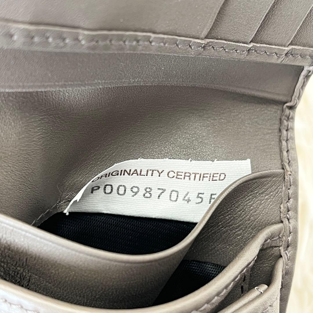 ⭐️未使用品⭐️　ボッテガヴェネタ　イントレチャート　二つ折り財布　ロゴ刻印