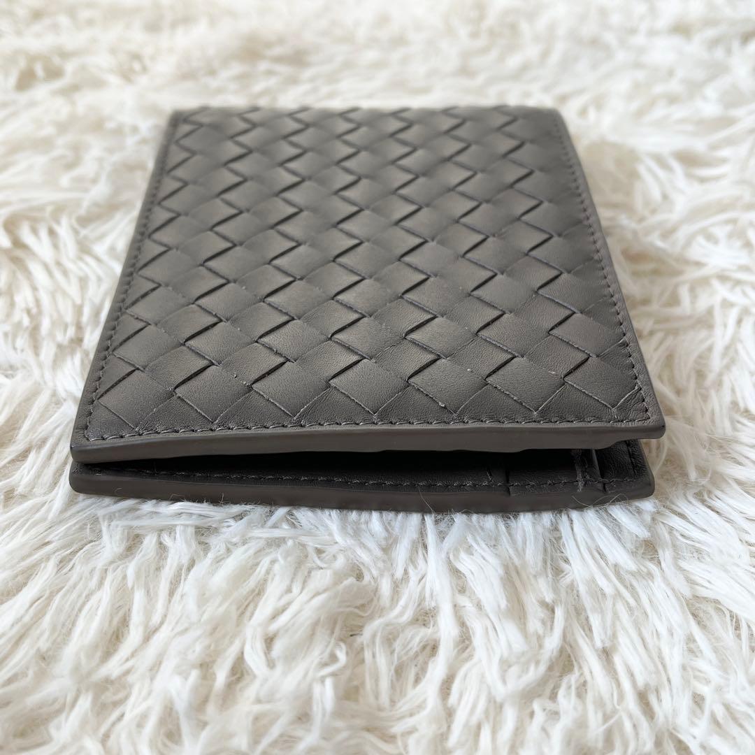 ⭐️未使用品⭐️　ボッテガヴェネタ　イントレチャート　二つ折り財布　ロゴ刻印