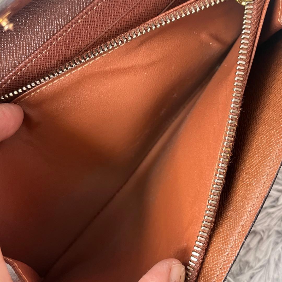 ルイヴィトン　ポルトフォイユサラ　モノグラムキャンバス　長財布