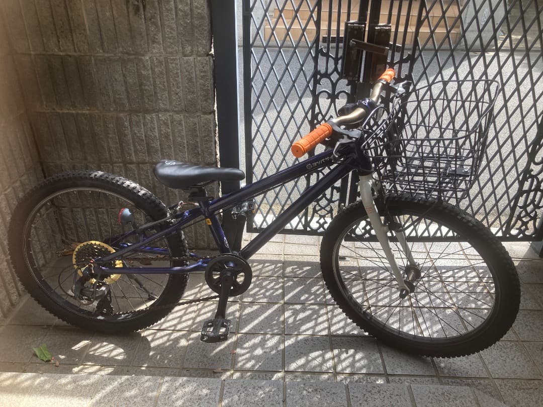 ヨツバサイクル22インチ　白×ネイビー
