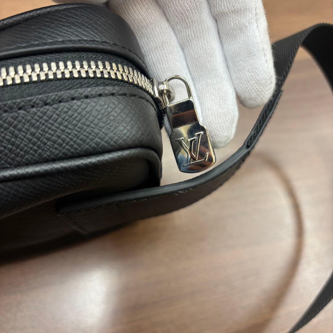 ルイヴィトン LOUIS VUITTON タイガ ボディバッグ ノワール