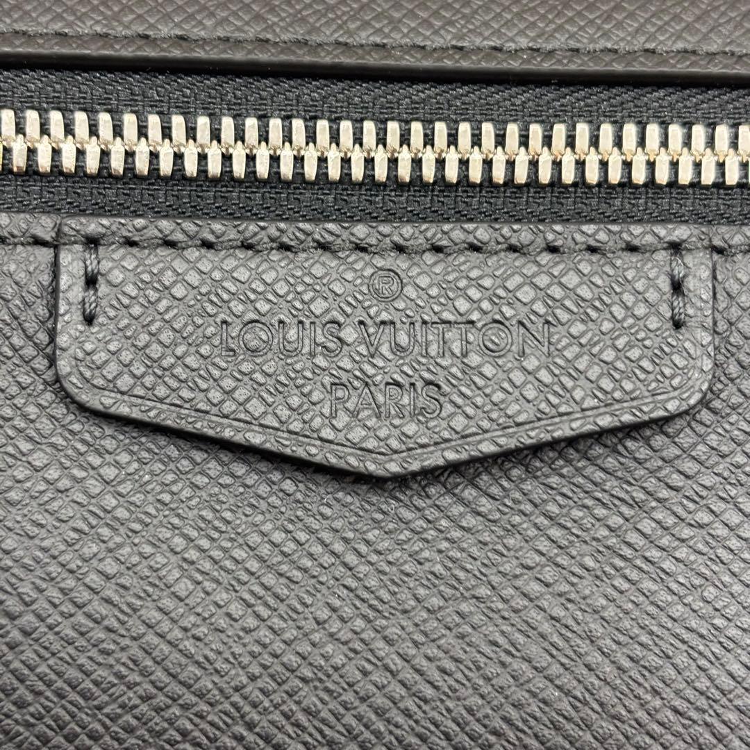 ルイヴィトン LOUIS VUITTON タイガ ボディバッグ ノワール