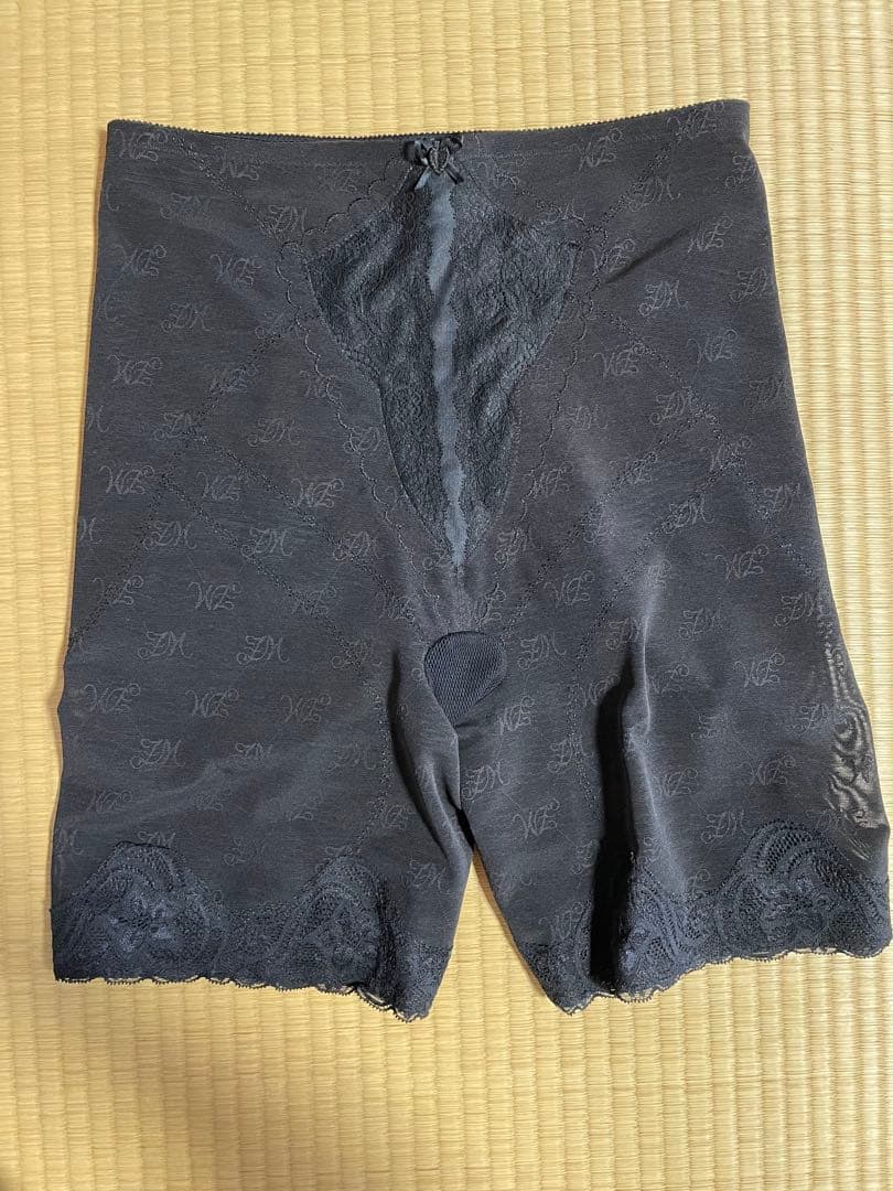 ブラック マミエール　ガードル　洗濯済　補正下着　98