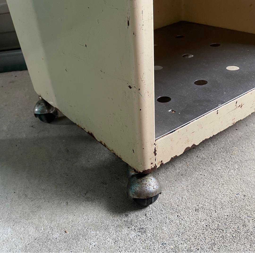 ビンテージ/スチール製/医療棚/収納棚/キャスター付き/ベロ付き/店舗什器