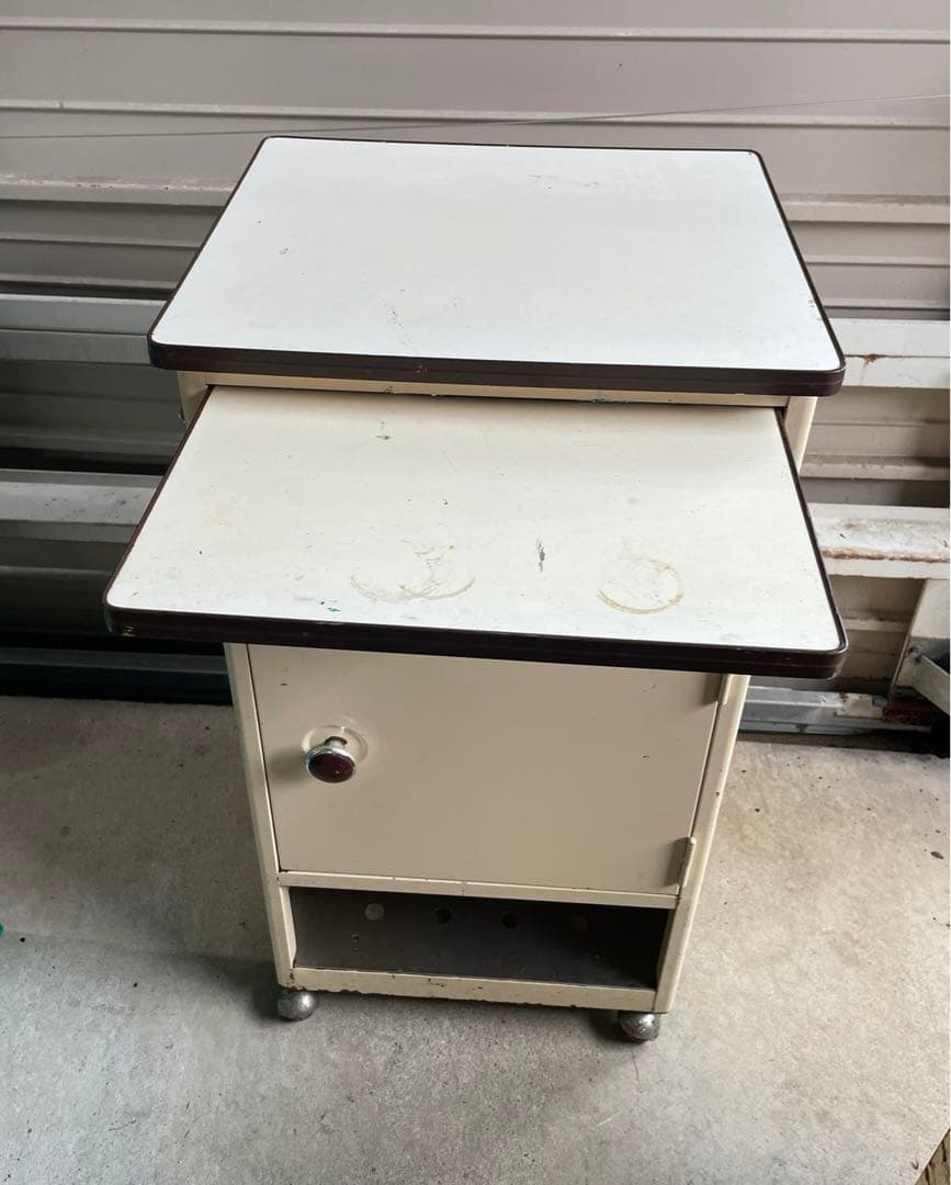 ビンテージ/スチール製/医療棚/収納棚/キャスター付き/ベロ付き/店舗什器