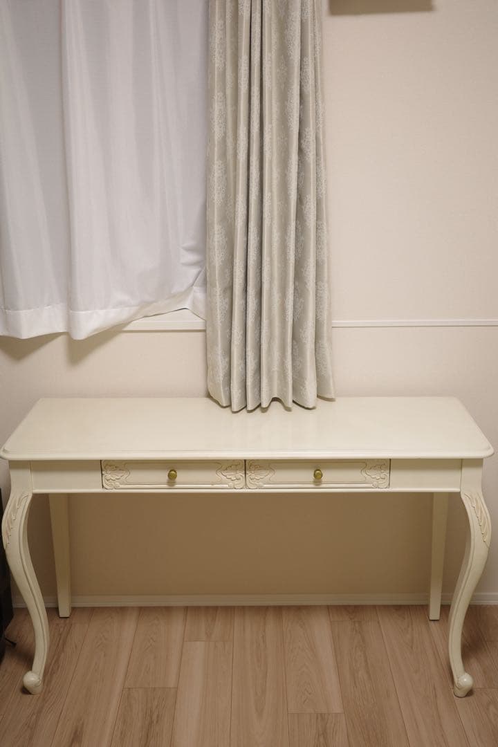 ロココ調アイボリーの2引き出しテーブル