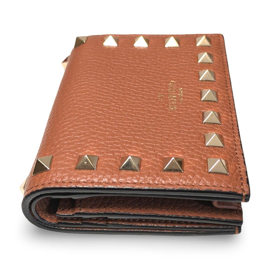 【新品同様】VALENTINO ヴァレンティノ　スタッズ付き二つ折り財布