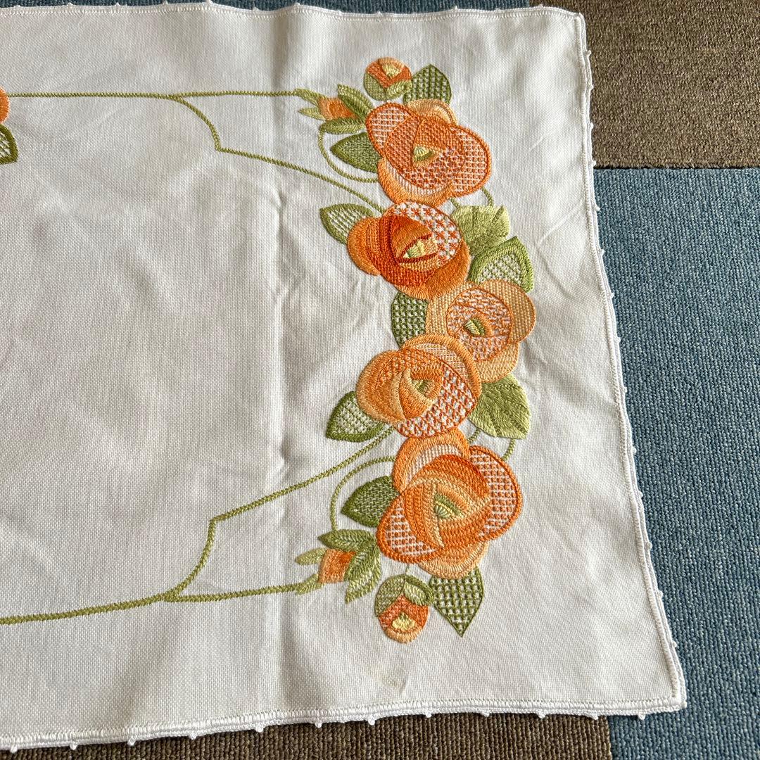 戸塚刺繍　テーブルセンター
