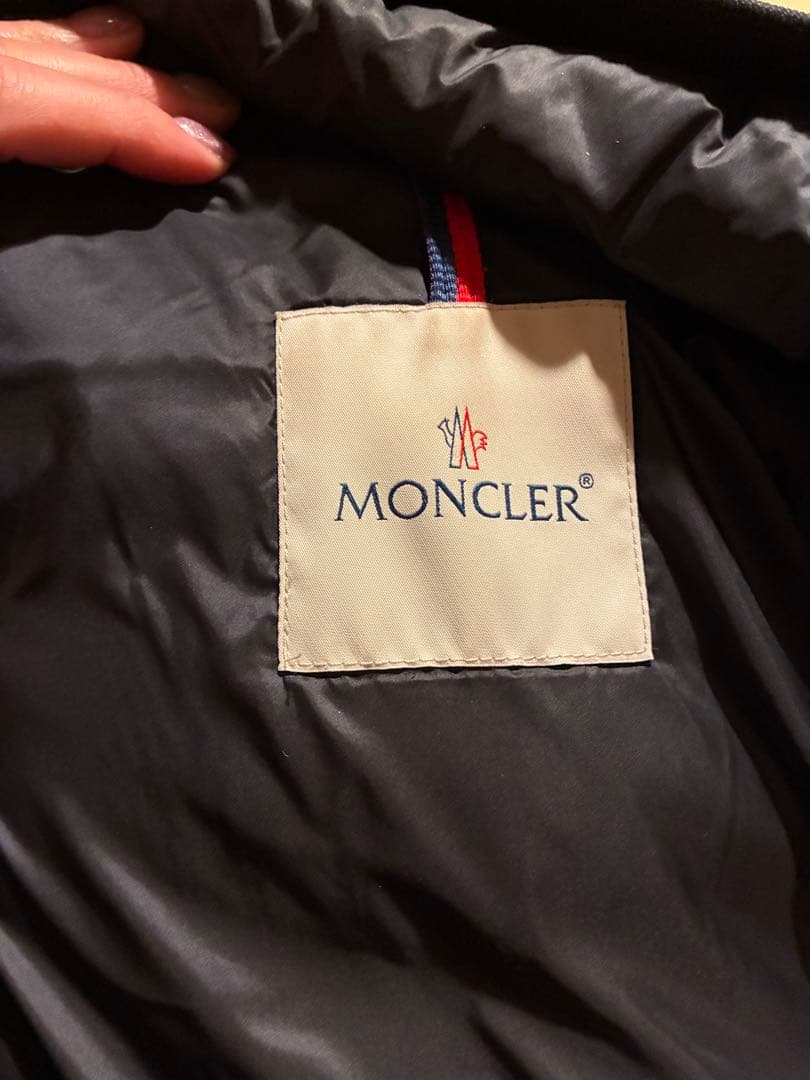 Moncler ブラック ダウンジャケット サイズ3