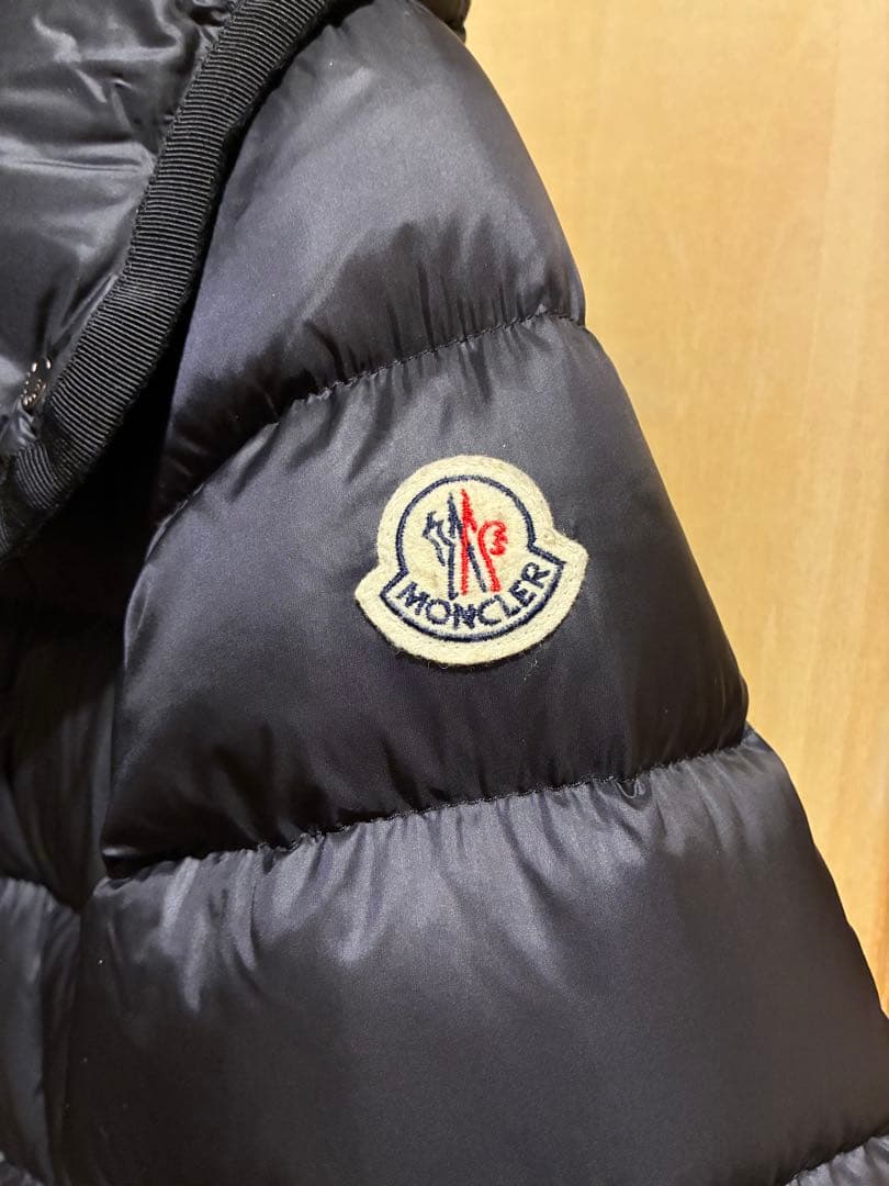 Moncler ブラック ダウンジャケット サイズ3