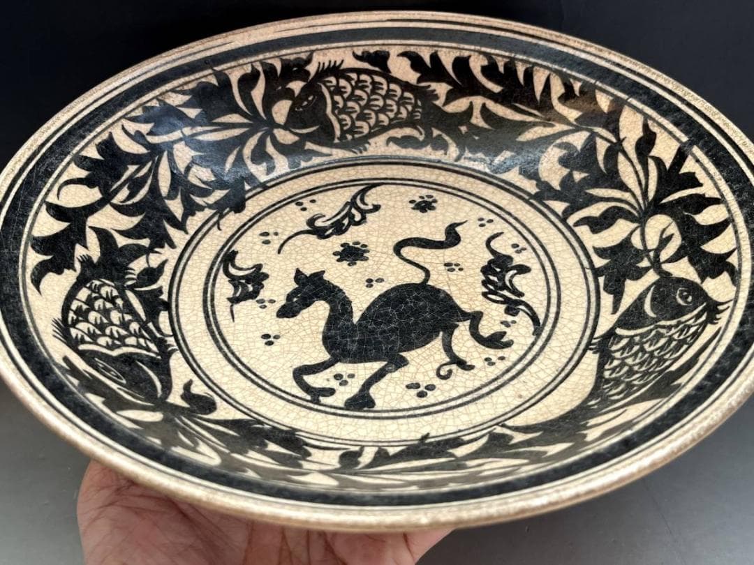皿■古代の魚と葡萄の木 サンカローク スコータイ窯 鉄絵 黒呉須 安南 馬紋■