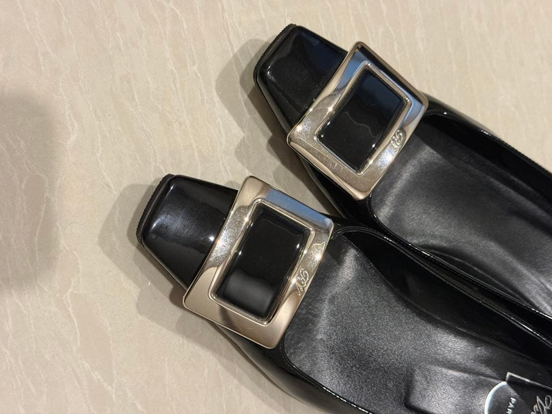 ロジェヴィヴィエ　ベルヴィヴィエ　エナメルレザー ブラック シューズ 37.5