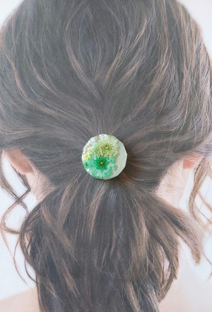 【1577】レジン　マトリカリア　ヘアゴム　ポニーフック　ブロ―チ　ハンドメイド