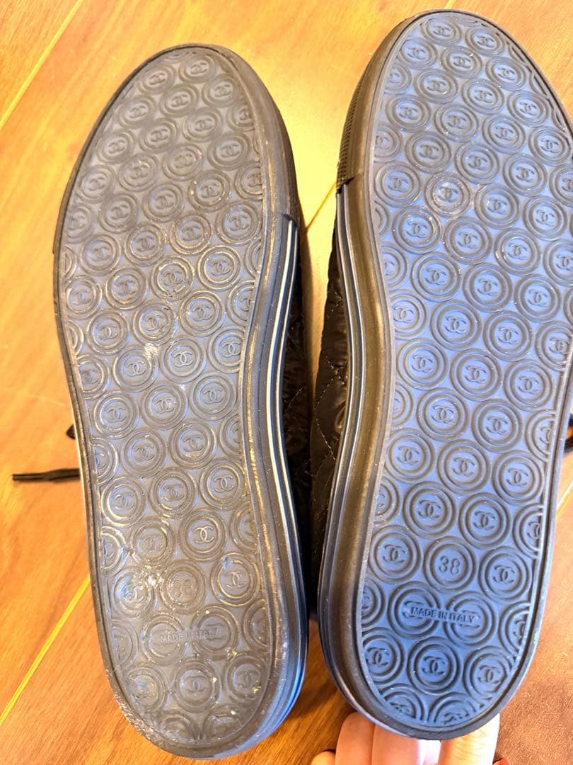 CHANEL ブラックレザー ロゴスニーカー