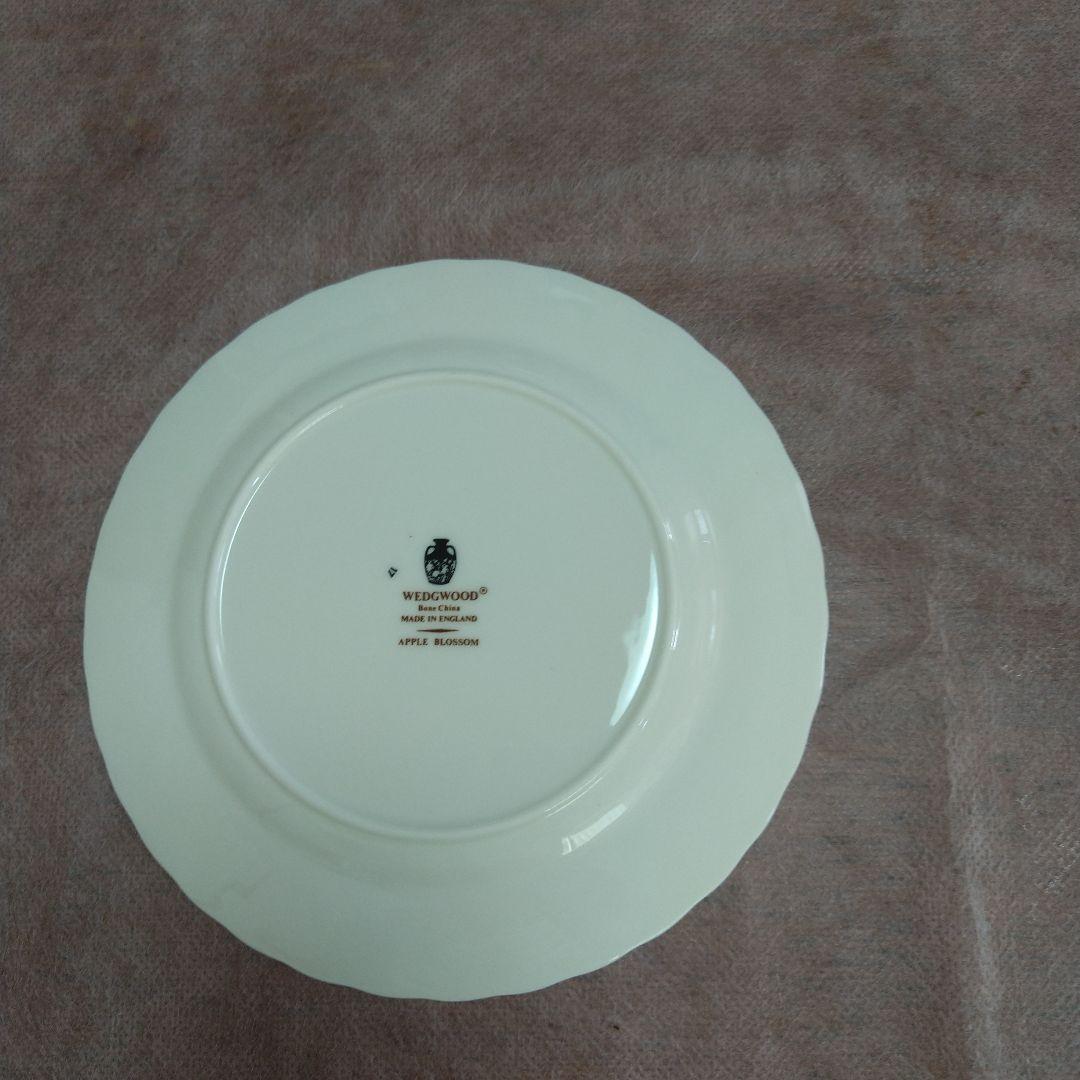 黒壺ウェッジウッドケーキ皿×8とミルクピッチャー