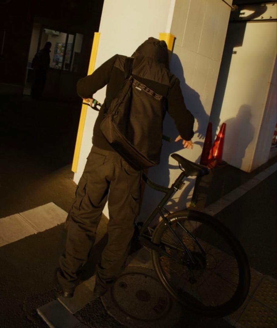 バッグ CHROME NEWSPAPER MESSENGER BLACK 26L