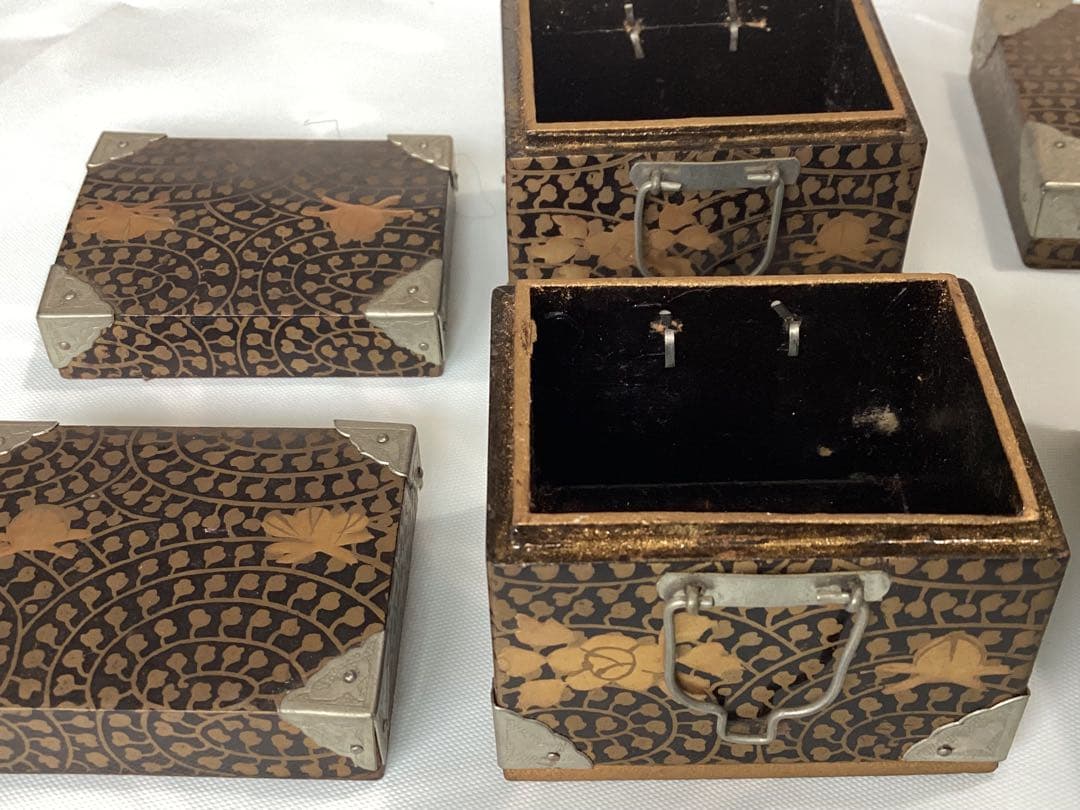 金彩蒔絵ミニチュアお雛道具　アンティーク収納箱セット 大・中・小