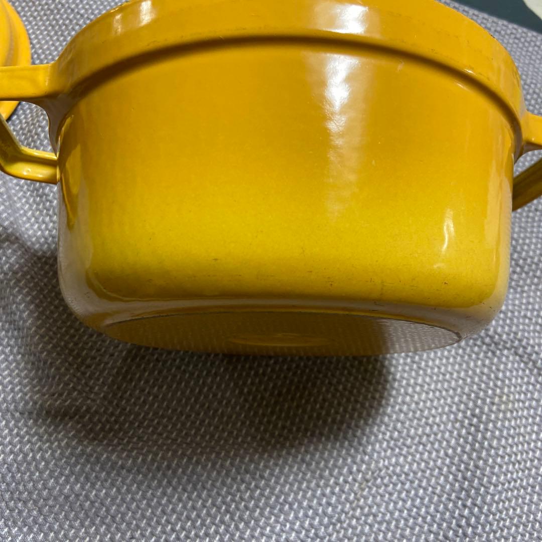 staub ラウンド　20センチ　イエロー　レモン