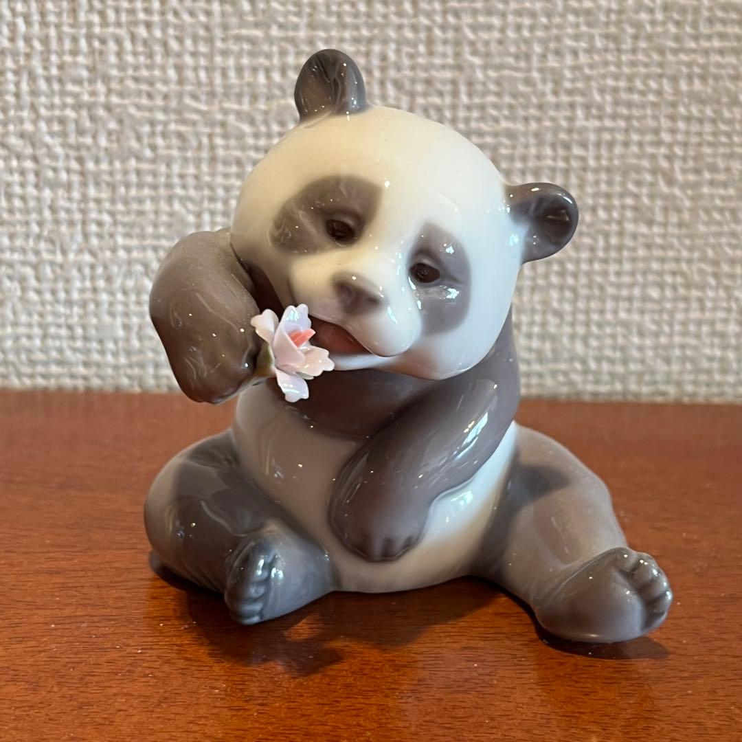超美品　リヤドロ　パンダ　紫の花　フィギュリン　人形　陶器　置物　E オブジェ