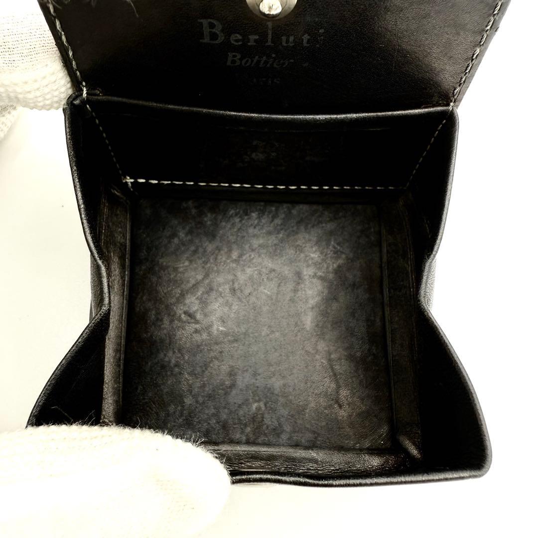 ベルルッティ カヤ ケース カリグラフィ レザー 二つ折り