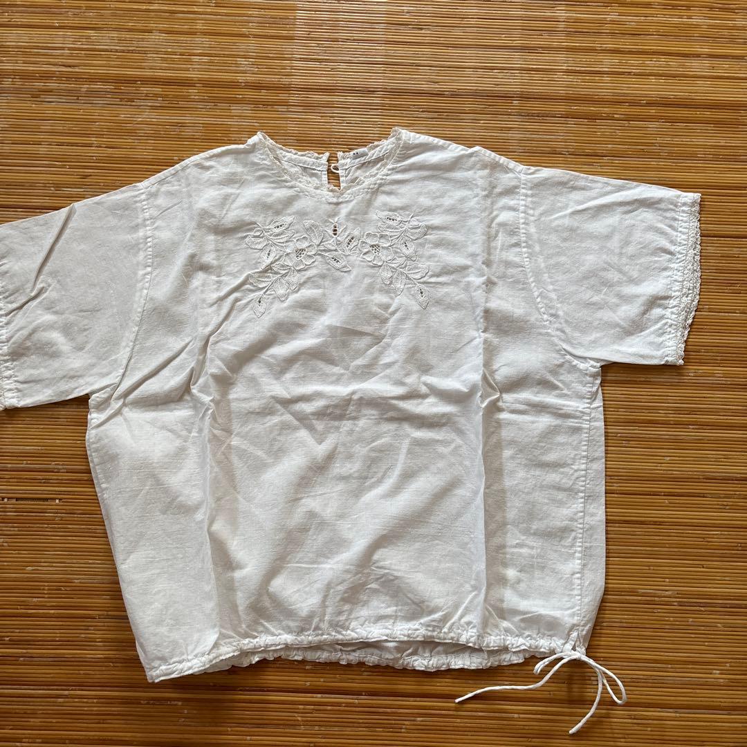 お花刺繍ブラウス
