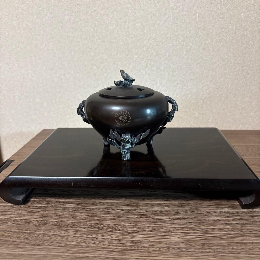 親戚から頂いた叙勲記念の香炉です。