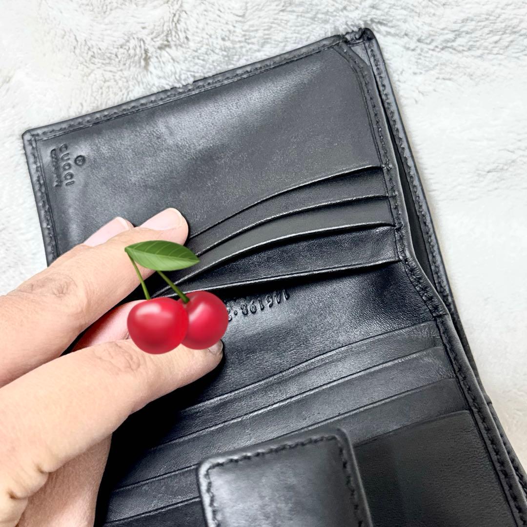 GUCCI グッチ　２つ折り財布　ダブルホック　ブラック　GGロゴ