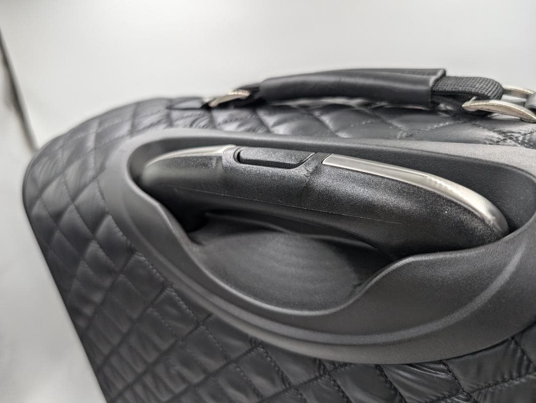 極美品　キティーちゃん キャリーケース　キルティング　サンリオライセンス正規品