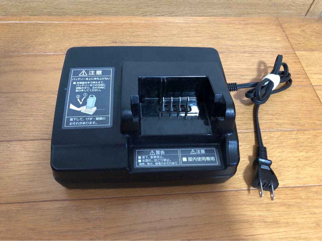 Panasonic 電動アシスト自転車充電器 NKJ073Z