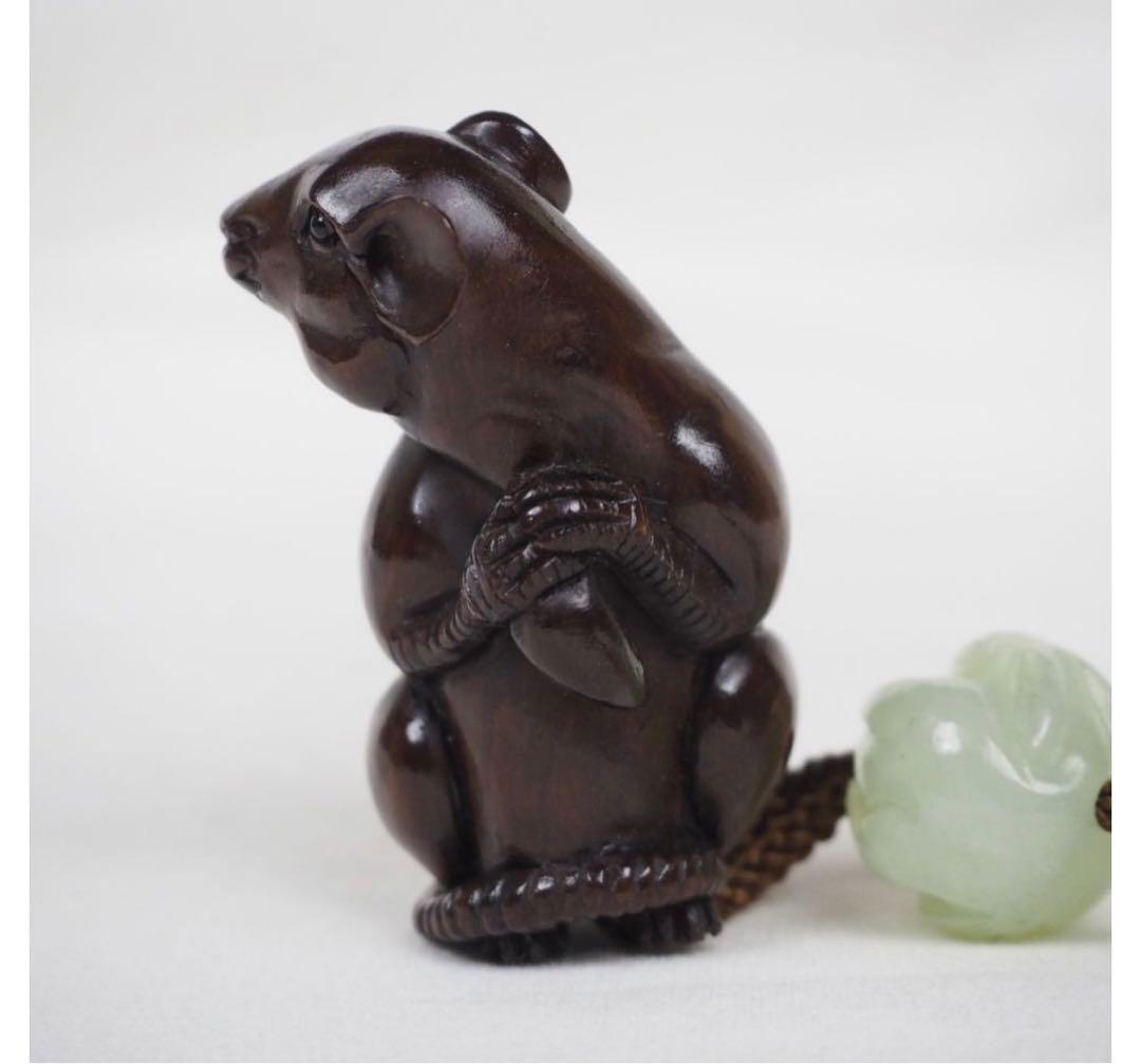 送料無料　緑檀根付　鼠　緒締め玉付　提げ物　在銘