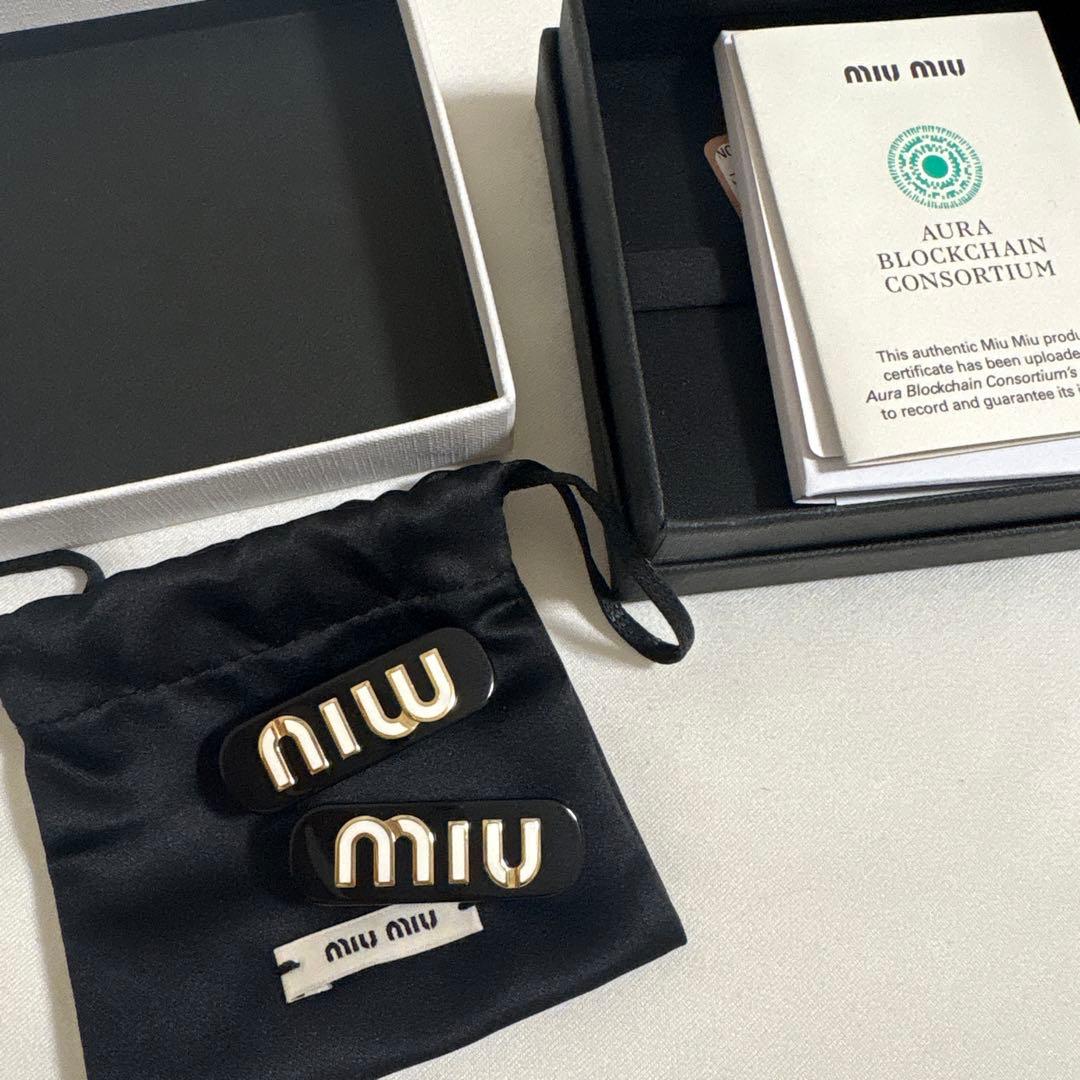 Miu Miu ヘアピン 黒