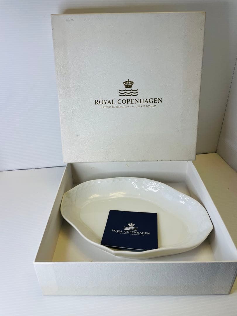  製のホワイトオーバルプレート、モデル353 2枚