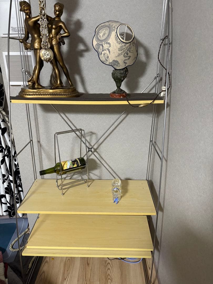 モダンな4段木製シェルフ