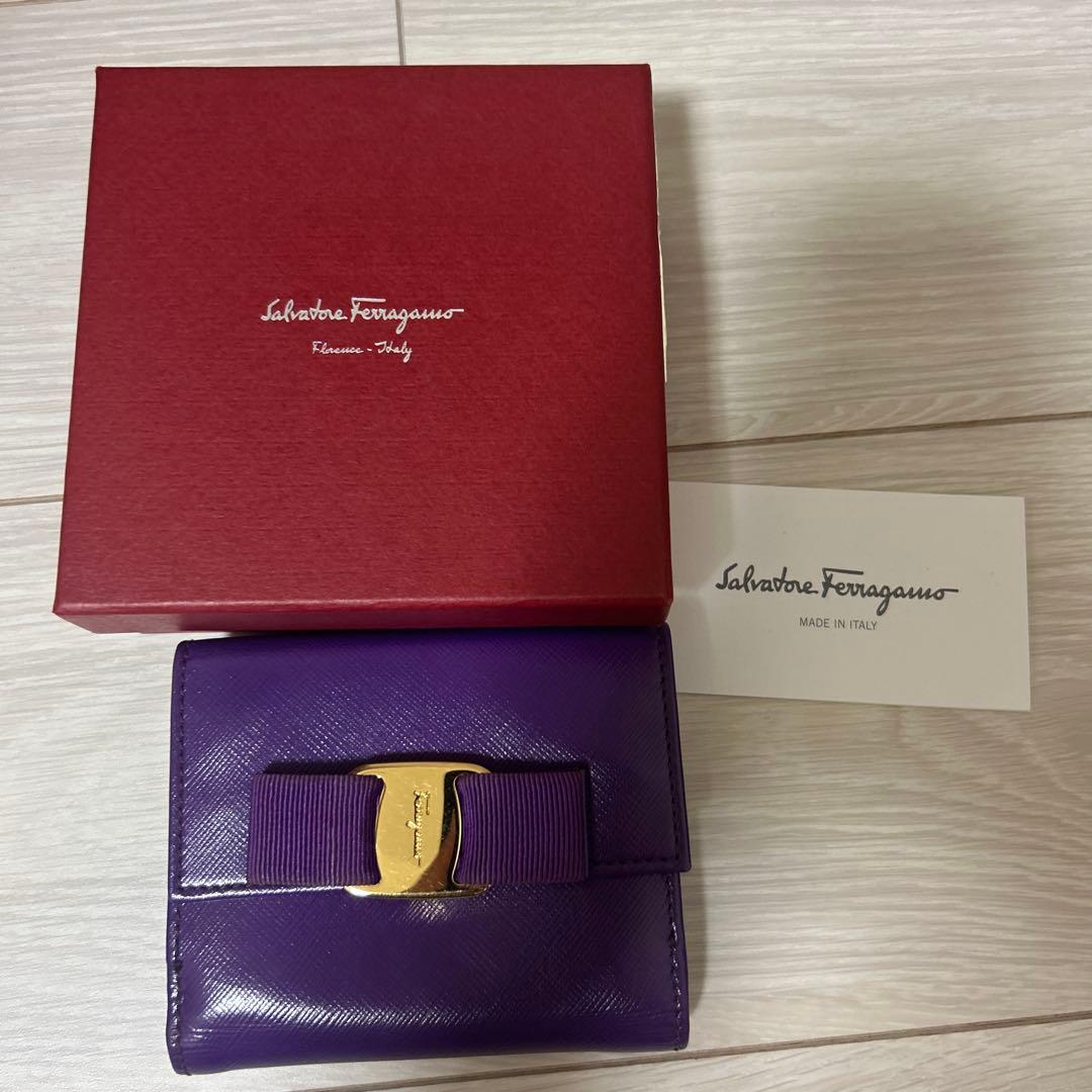 美品！Salvatore Ferragamo 二つ折り財布 パープル