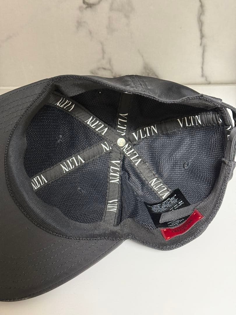 ヴァレンティノ VLTN ブラック ベースボールキャップ
