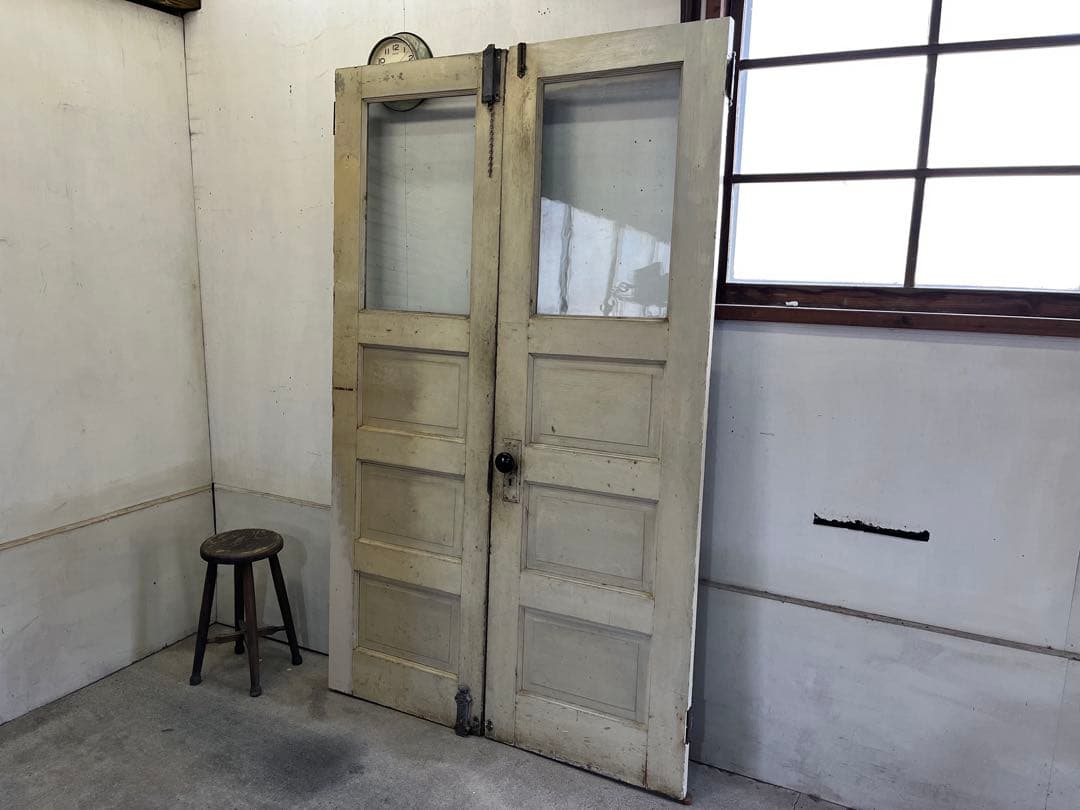 日本製アンティーク両開き木製ドア ゆらゆらガラス 洋館 観音開き